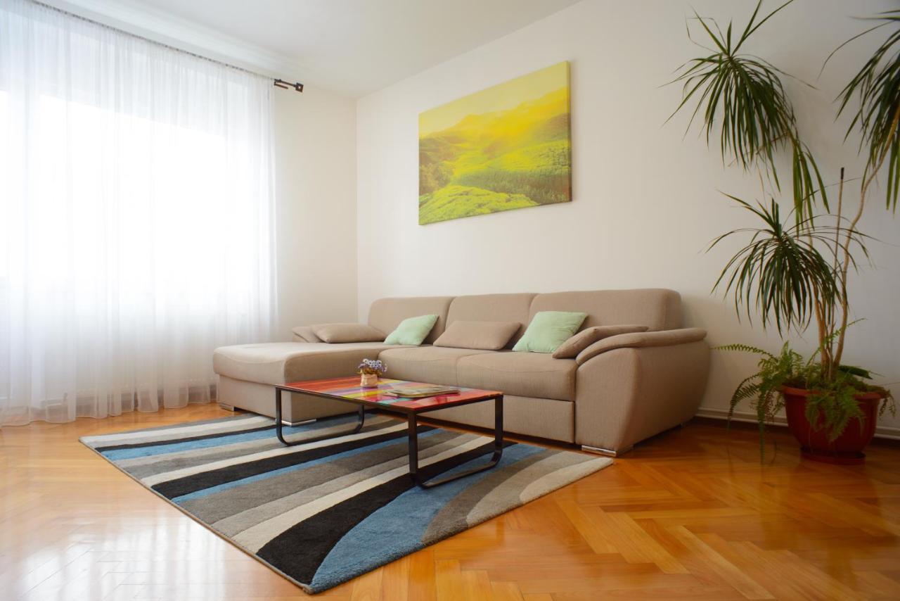 Sunshine Apartment Brasov Exterior photo